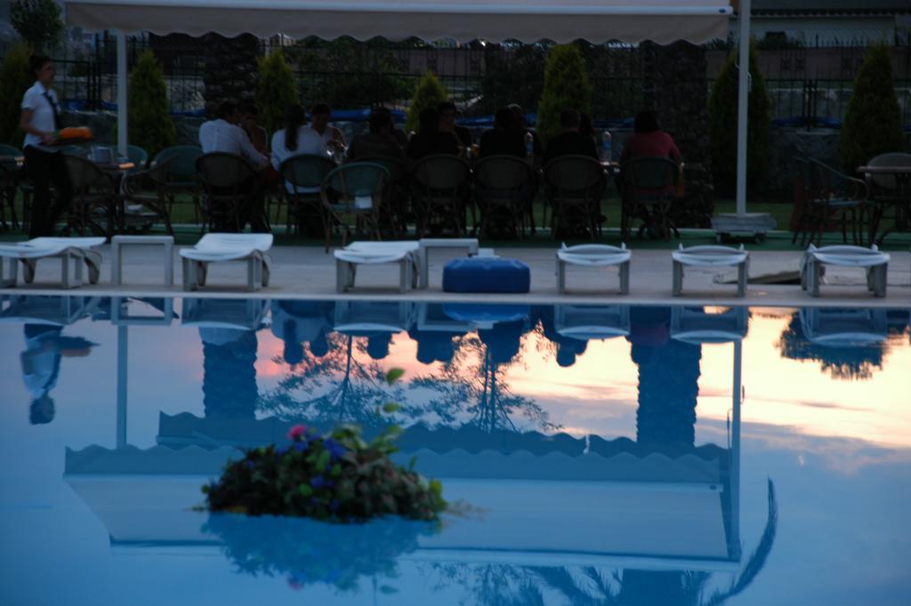 Hôtel Pelikan à Büyükçekmece Extérieur photo